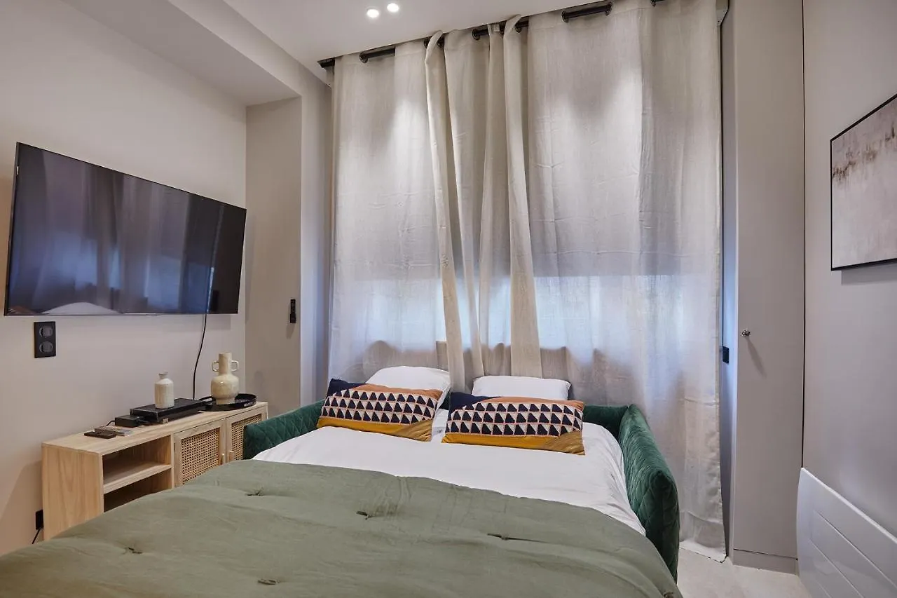 Apartment Montmartre By Studio Prestige Paris France