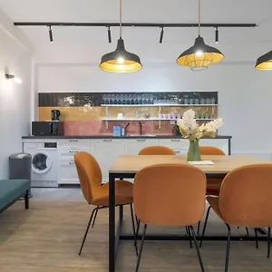  Apartment Brand New Flat For 8 People, 3 Bedrooms